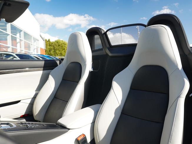 PORSCHE 718 Boxster Photo 12