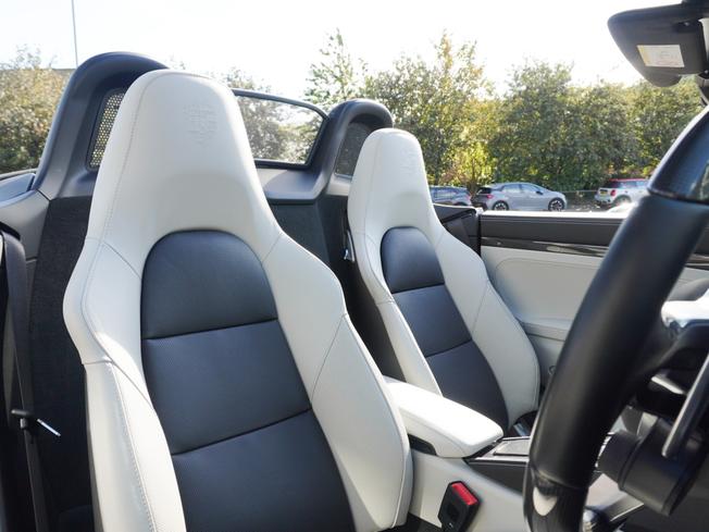 PORSCHE 718 Boxster Photo 13