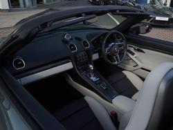 PORSCHE 718 Boxster Photo 3