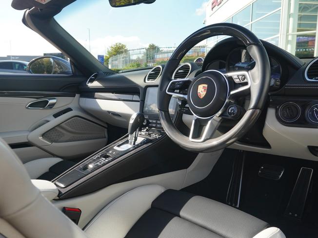 PORSCHE 718 Boxster Photo 9