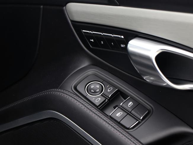 Porsche 718 Boxster Photo 24