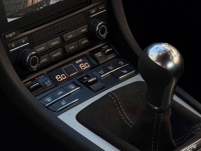 PORSCHE 718 Cayman Photo 17