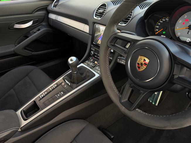 PORSCHE 718 Cayman Photo 19