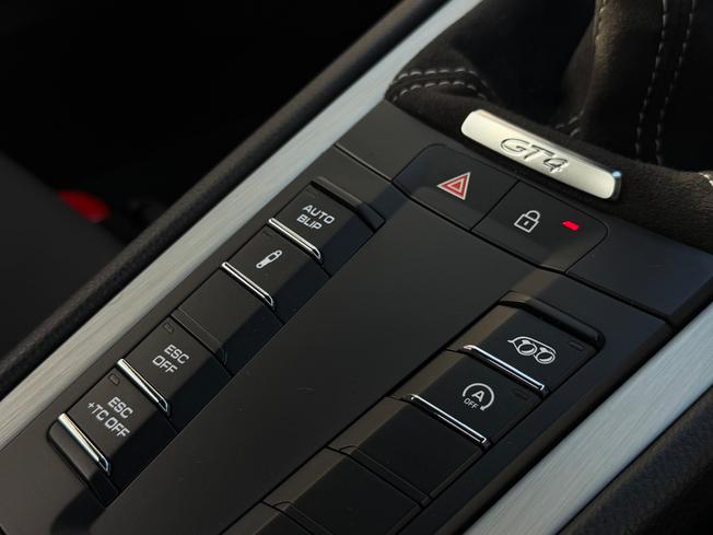 PORSCHE 718 Cayman Photo 21
