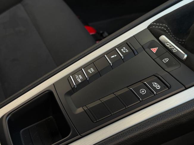 PORSCHE 718 Cayman Photo 22