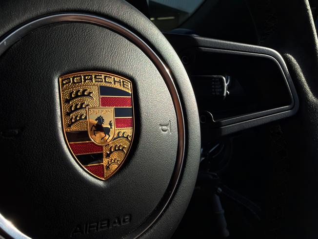 PORSCHE 718 Cayman Photo 25