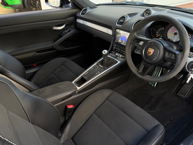 PORSCHE 718 Cayman Photo 6