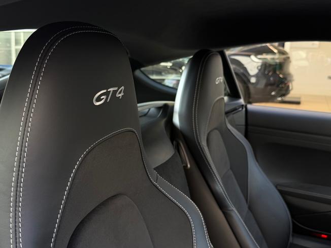 PORSCHE 718 Cayman Photo 9