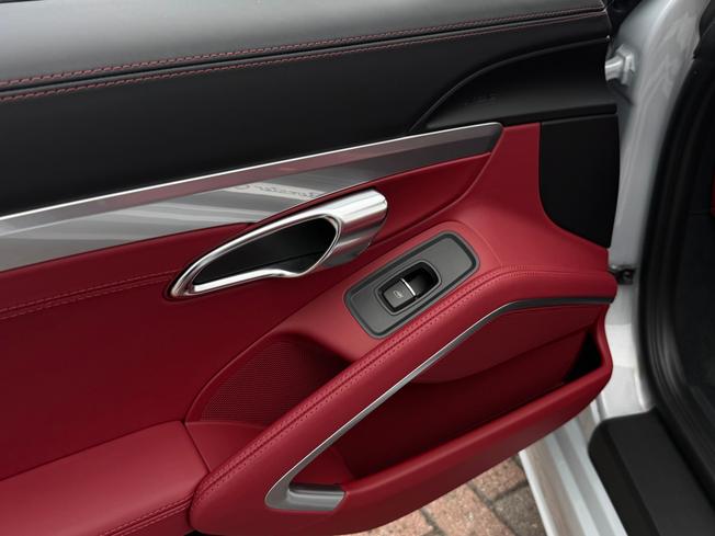 PORSCHE 718 Boxster Photo 15