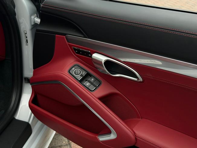 PORSCHE 718 Boxster Photo 16