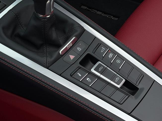 PORSCHE 718 Boxster Photo 19