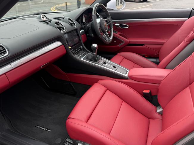 PORSCHE 718 Boxster Photo 3