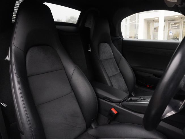 PORSCHE 718 Boxster Photo 11