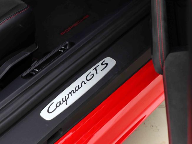 PORSCHE 718 Cayman Photo 31