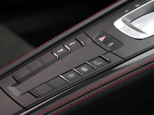 PORSCHE 718 Cayman Photo 34
