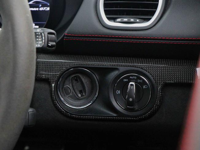 PORSCHE 718 Cayman Photo 36