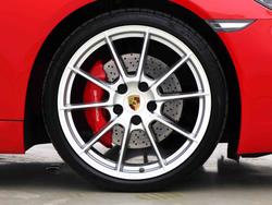 PORSCHE 718 Cayman Photo 4