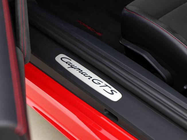 PORSCHE 718 Cayman Photo 48