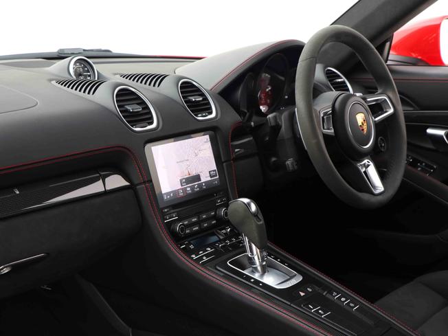 PORSCHE 718 Cayman Photo 50