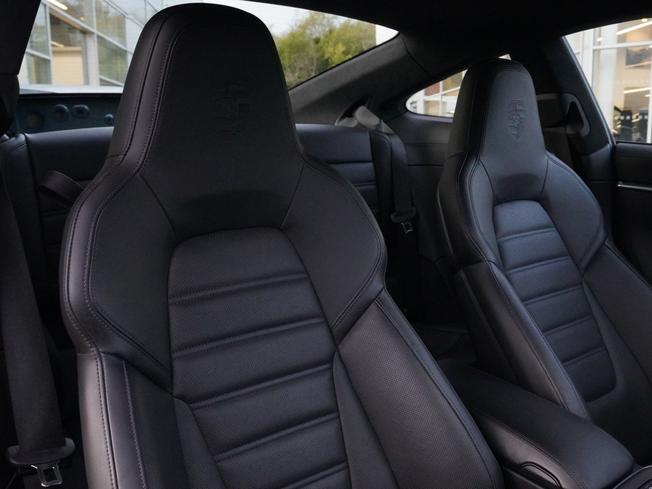PORSCHE 911 Photo 10