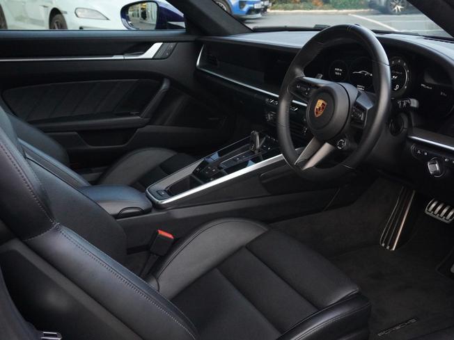 PORSCHE 911 Photo 3