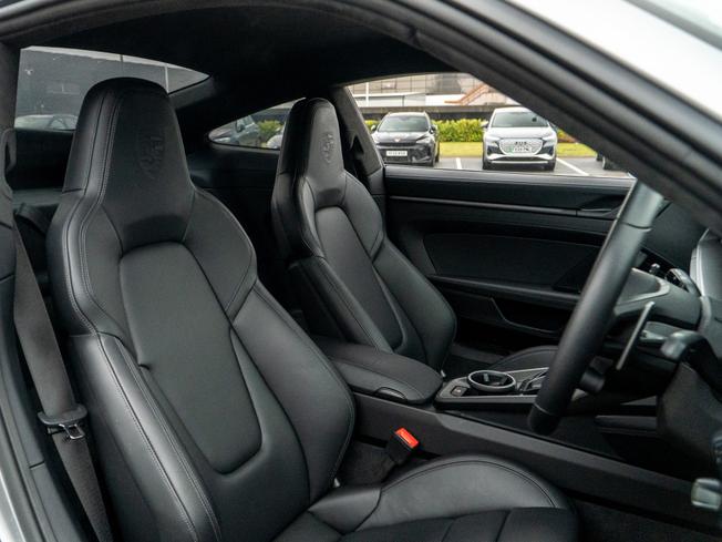 PORSCHE 911 Photo 12