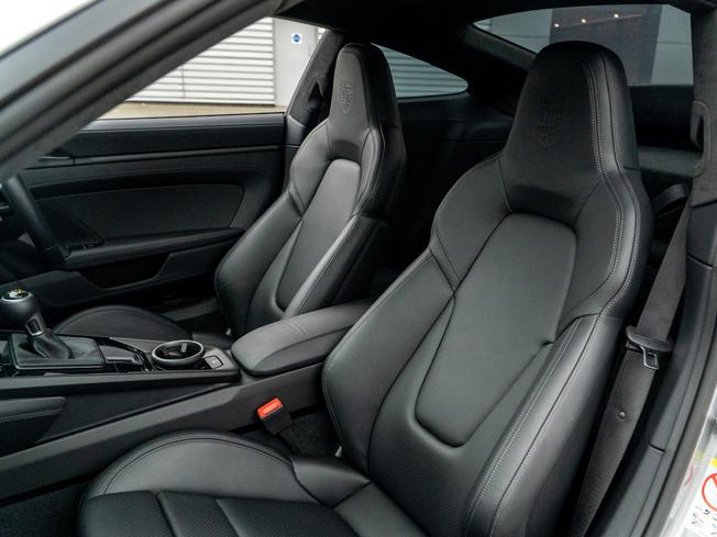 PORSCHE 911 Photo 13