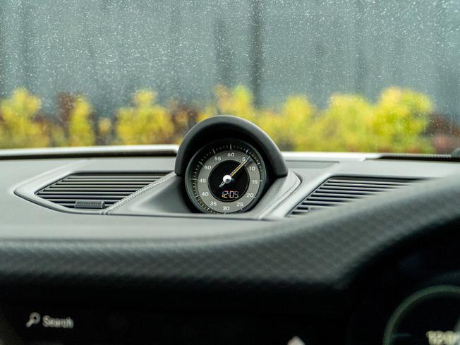 PORSCHE 911 Photo 17