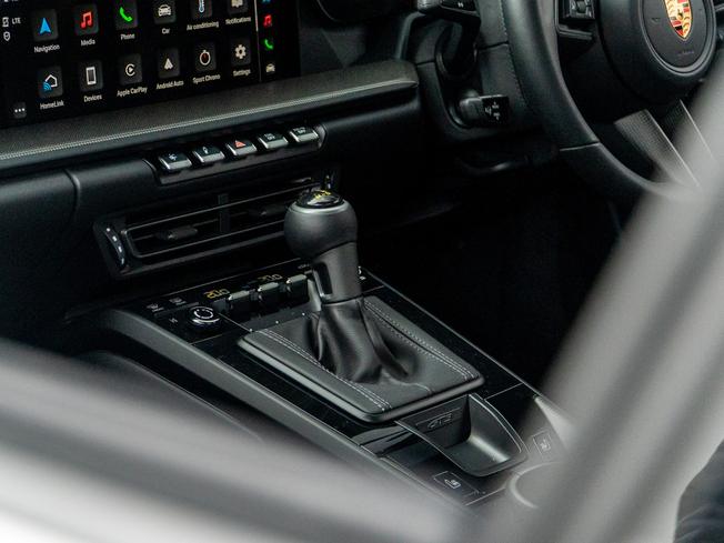 PORSCHE 911 Photo 21