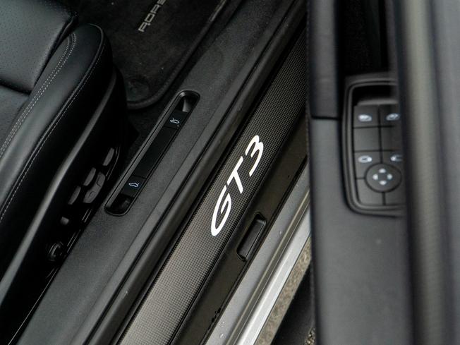 PORSCHE 911 Photo 26