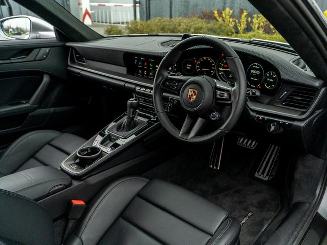 PORSCHE 911 Photo 9