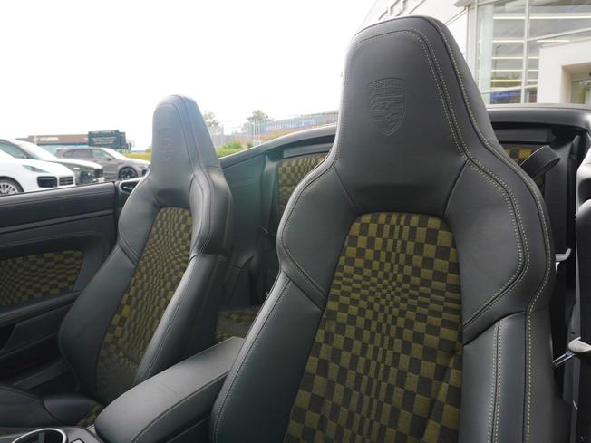 PORSCHE 911 Photo 11