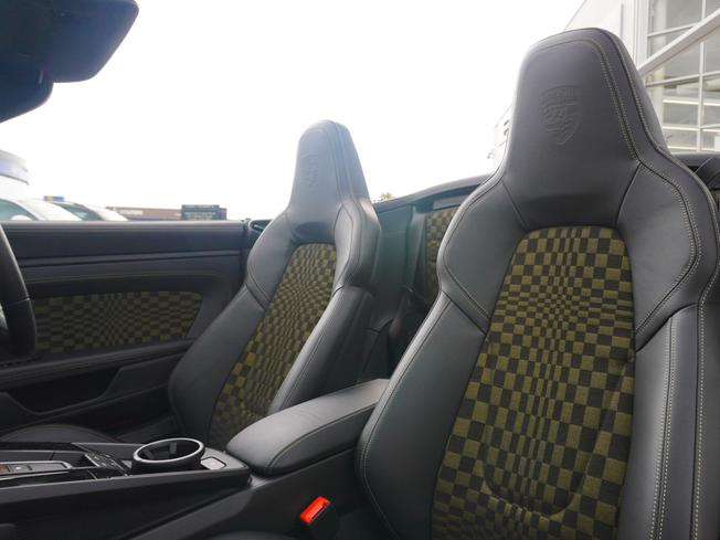 PORSCHE 911 Photo 12