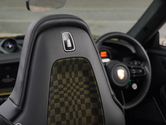 PORSCHE 911 Photo 15