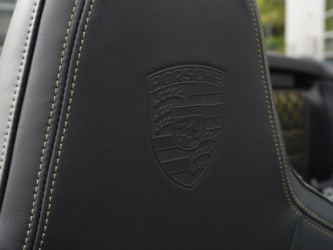 PORSCHE 911 Photo 19