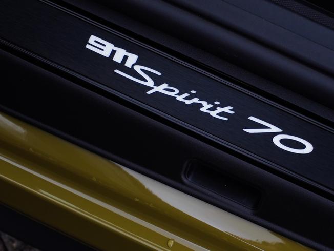 PORSCHE 911 Photo 44