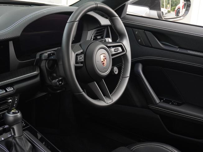 PORSCHE 911 Photo 8