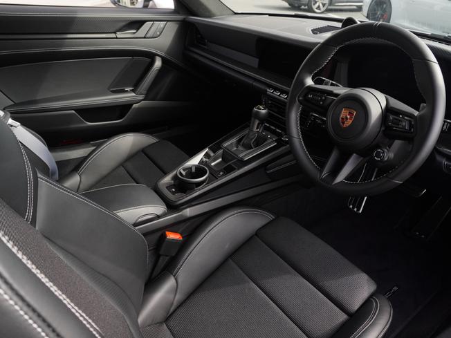 PORSCHE 911 Photo 9