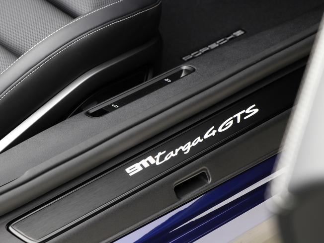 PORSCHE 911 Photo 32