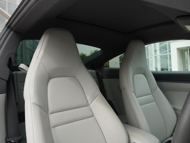 PORSCHE 911 Photo 15