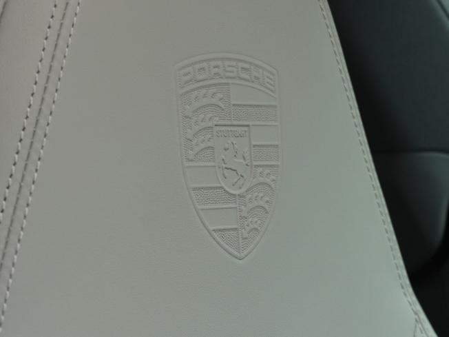 PORSCHE 911 Photo 17