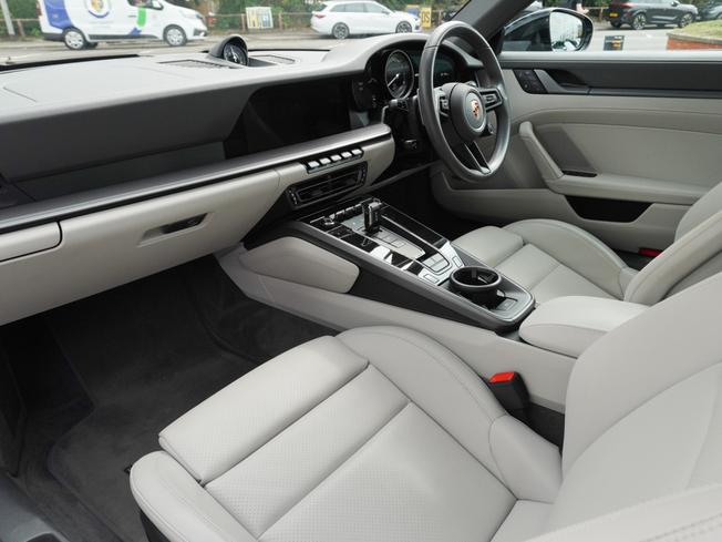 PORSCHE 911 Photo 3