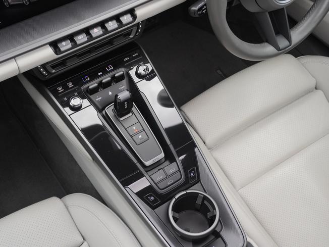 PORSCHE 911 Photo 32