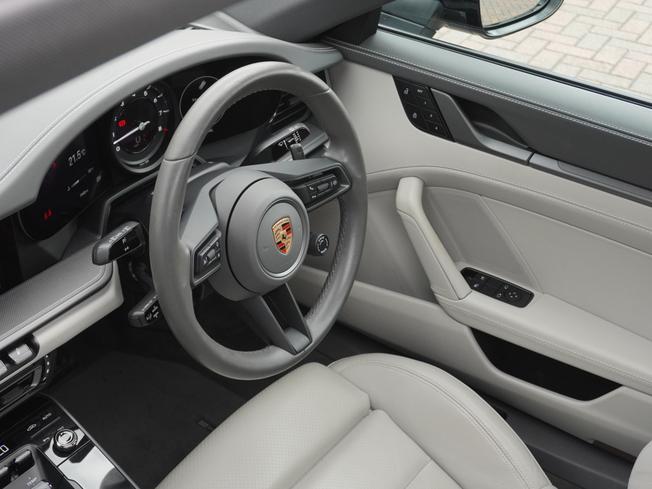 PORSCHE 911 Photo 9