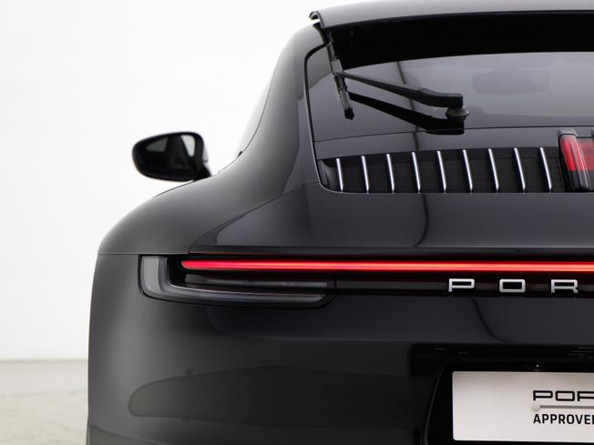 PORSCHE 911 Photo 16