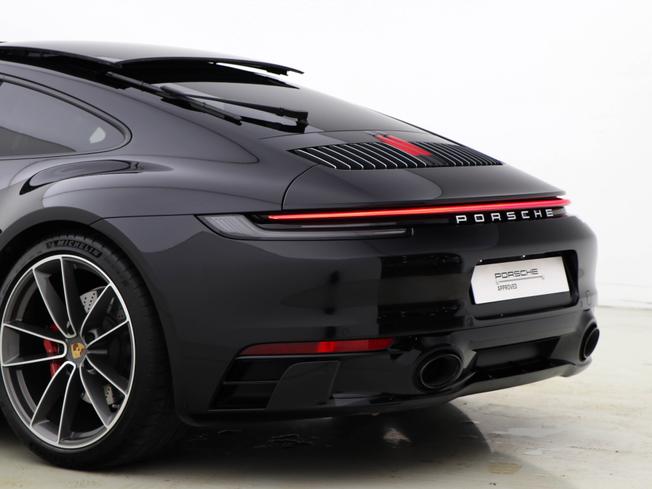PORSCHE 911 Photo 17
