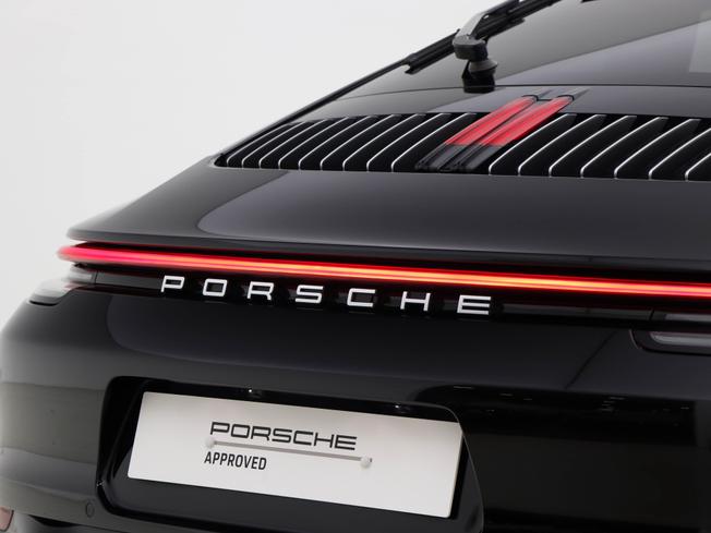 PORSCHE 911 Photo 18