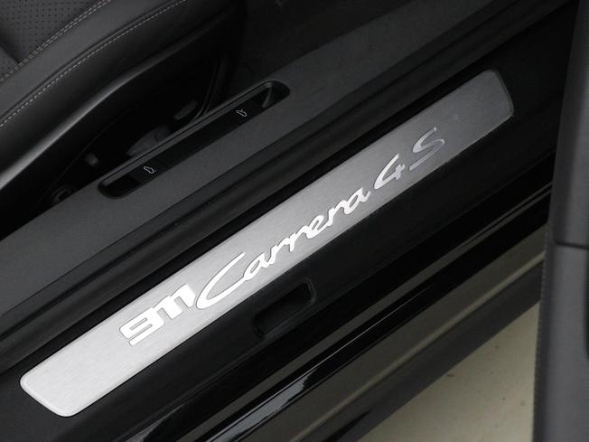 PORSCHE 911 Photo 30