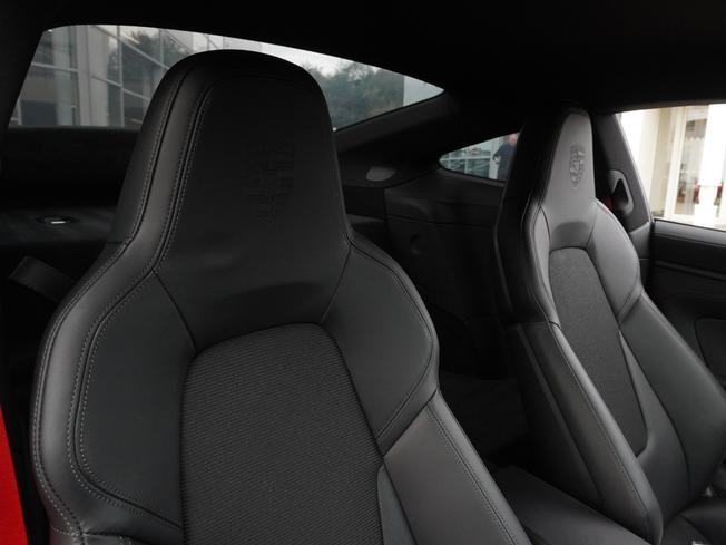 PORSCHE 911 Photo 10