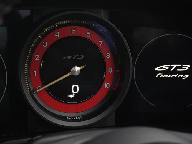 PORSCHE 911 Photo 17